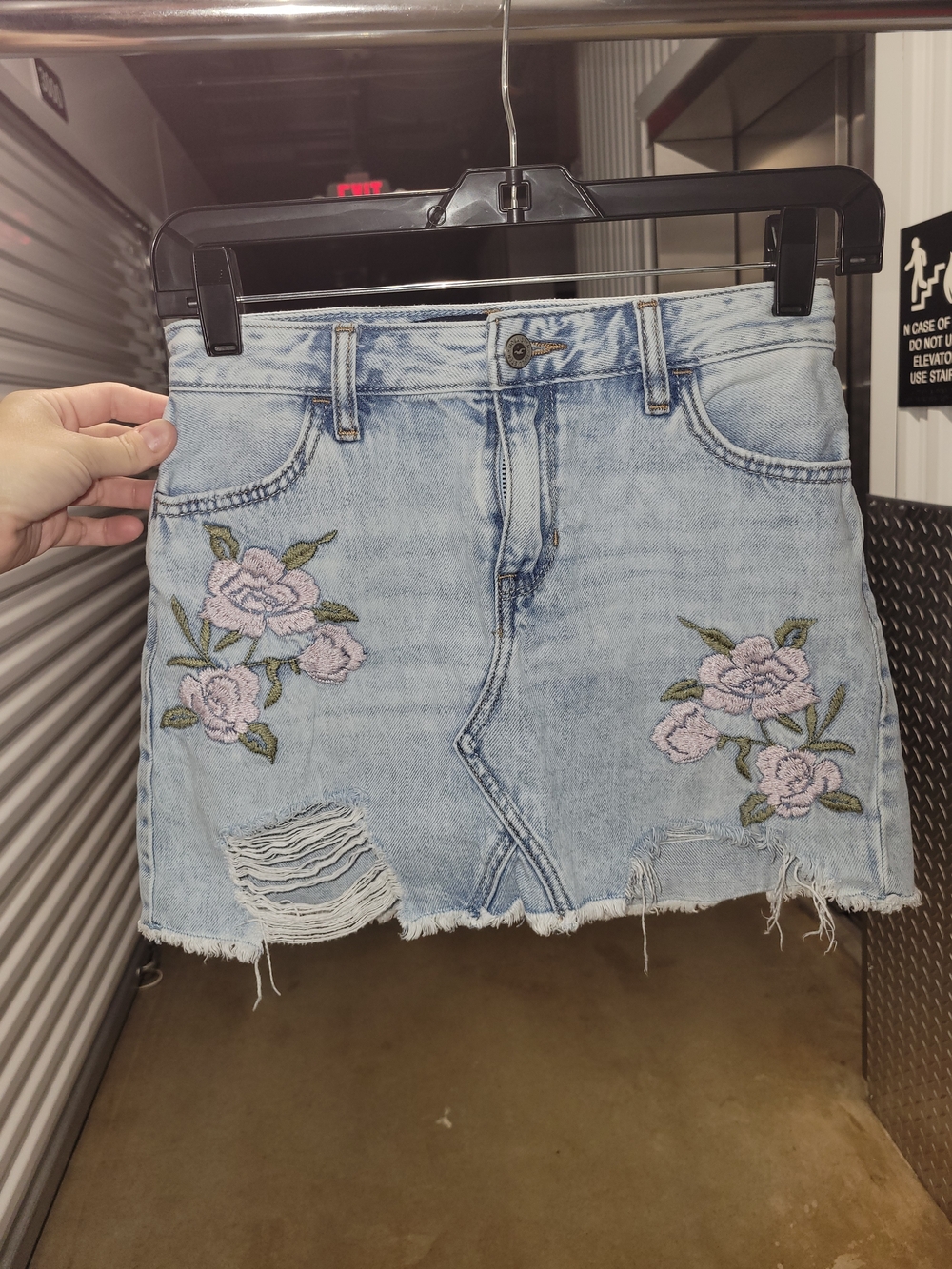 Hollister High-Rise Blue Denim Mini Skirt Floral Embroidered Pockets Size 0